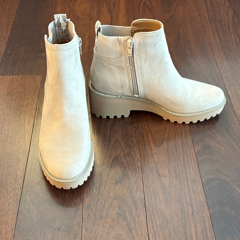 Universal Thread Cream Ankle Booties